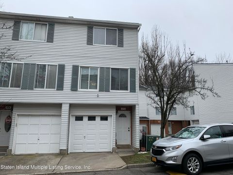 Photo of 476 Ilyssa Way, Staten Island, NY 10312 (MLS # 1159850)