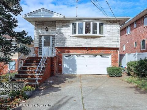 Photo of 108 Dutchess Avenue, Staten Island, NY 10304 (MLS # 1165262)