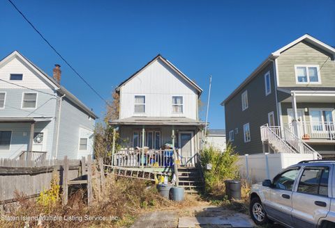 Photo of 43 Purdy Place, Staten Island, NY 10309 (MLS # 1165656)