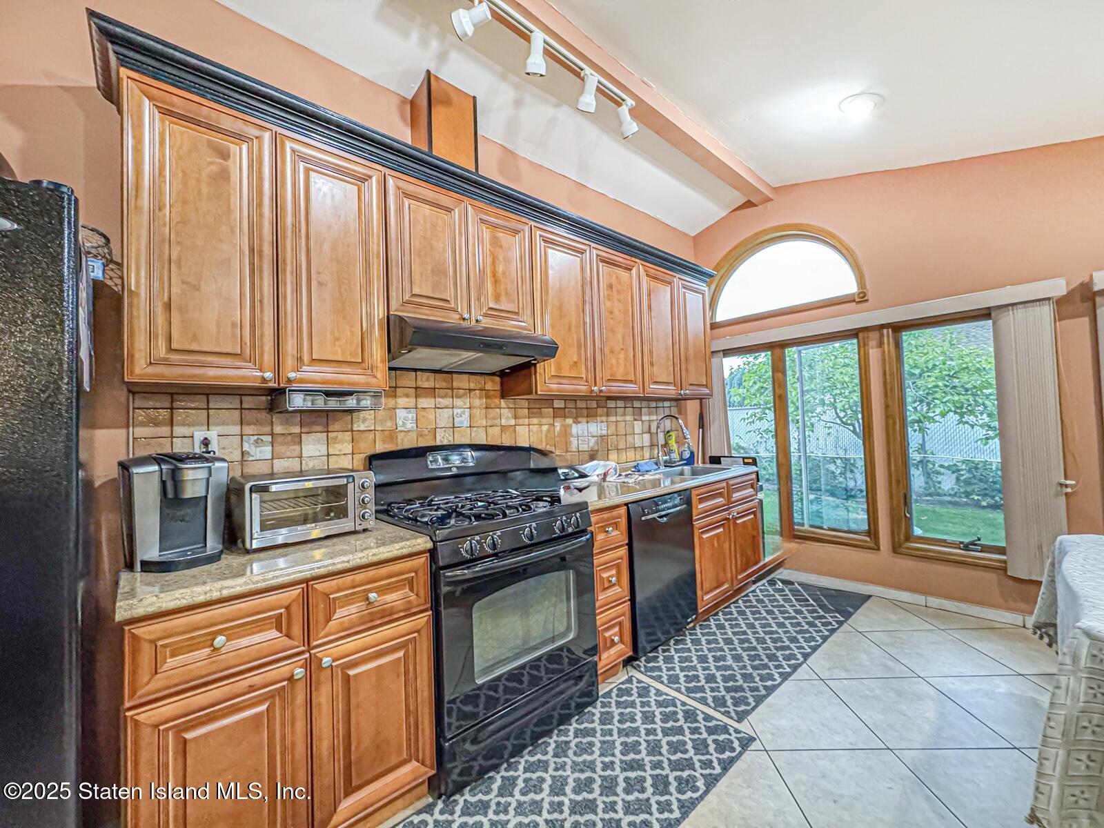 30 Alverson Loop, Staten Island, New York image 21
