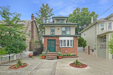 Photo of 243 Myrtle Avenue, Staten Island, NY 10310 (MLS # 1163312)