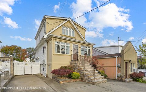 Photo of 657655 Woodrow Road, Staten Island, NY 10312 (MLS # 1165303)