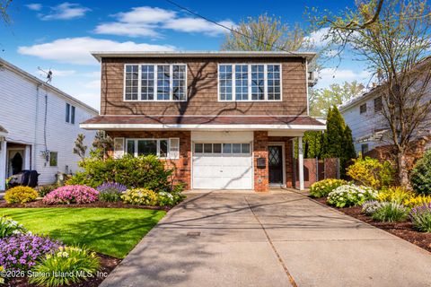 Photo of 875 Sheldon Avenue, Staten Island, NY 10309 (MLS # 2600850)