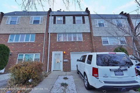 Photo of 343 Fanning Street, Staten Island, NY 10314 (MLS # 1165818)