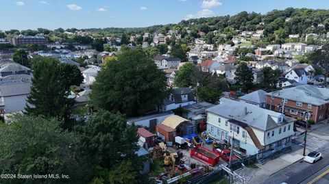 Photo of 0 Clove Road, Staten Island, NY 10304 (MLS # 2405381)