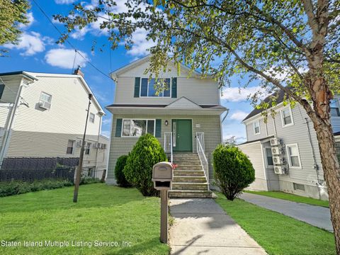 Photo of 848 Richmond Road, Staten Island, NY 10304 (MLS # 1164837)