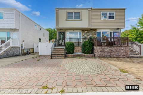 Photo of 6 Mulberry Avenue, Staten Island, NY 10314 (MLS # 2505768)