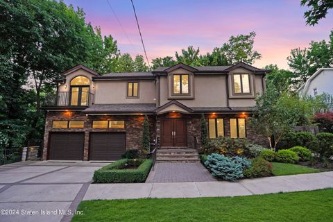 Photo of 614 Leverett Avenue, Staten Island, NY 10312 (MLS # 2403351)