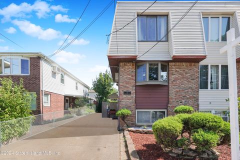 Photo of 73 Dongan Hills Avenue, Staten Island, NY 10306 (MLS # 2404630)