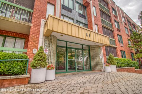Photo of 41 Wellington Court #3-I, Staten Island, NY 10314 (MLS # 1163636)