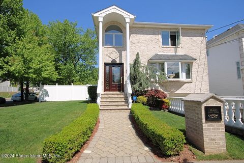 Photo of 243 Brighton Street, Staten Island, NY 10307 (MLS # 2402660)
