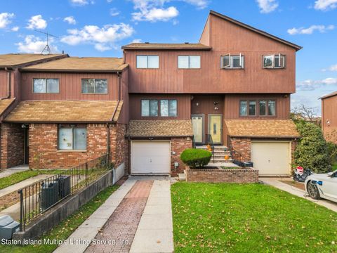 Photo of 997 West Fingerboard Road, Staten Island, NY 10304 (MLS # 1165190)