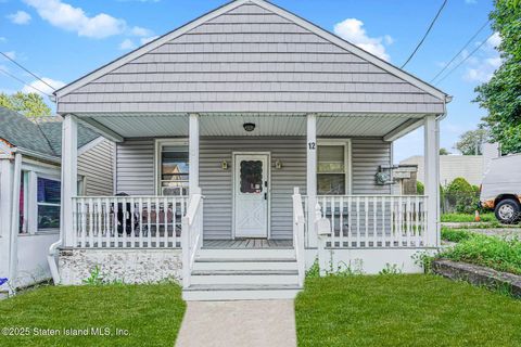 Photo of 12 Laurel Avenue, Staten Island, NY 10304 (MLS # 2504392)