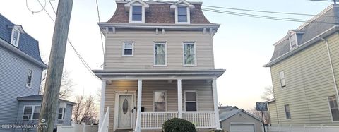 Photo of 21 Trinity Place, Staten Island, NY 10310 (MLS # 2504387)