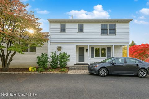 Photo of 5 Stone Street, Staten Island, NY 10304 (MLS # 2506525)