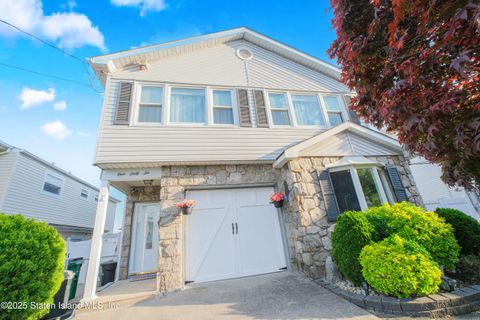 Photo of 166 Augusta Avenue, Staten Island, NY 10312 (MLS # 2502517)