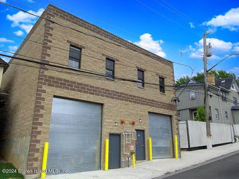 Photo of 17 Dubois Avenue, Staten Island, NY 10310 (MLS # 2403356)