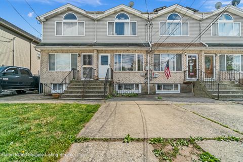 Photo of 64 Confederation Place, Staten Island, NY 10303 (MLS # 1161646)