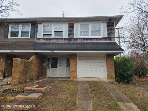 Photo of 4 Penn Avenue, Staten Island, NY 10306 (MLS # 2500314)