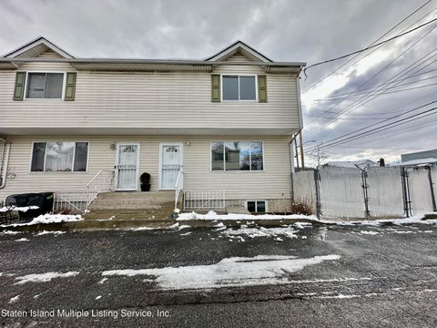 Photo of 16 Cecil Court, Staten Island, NY 10303 (MLS # 2400884)