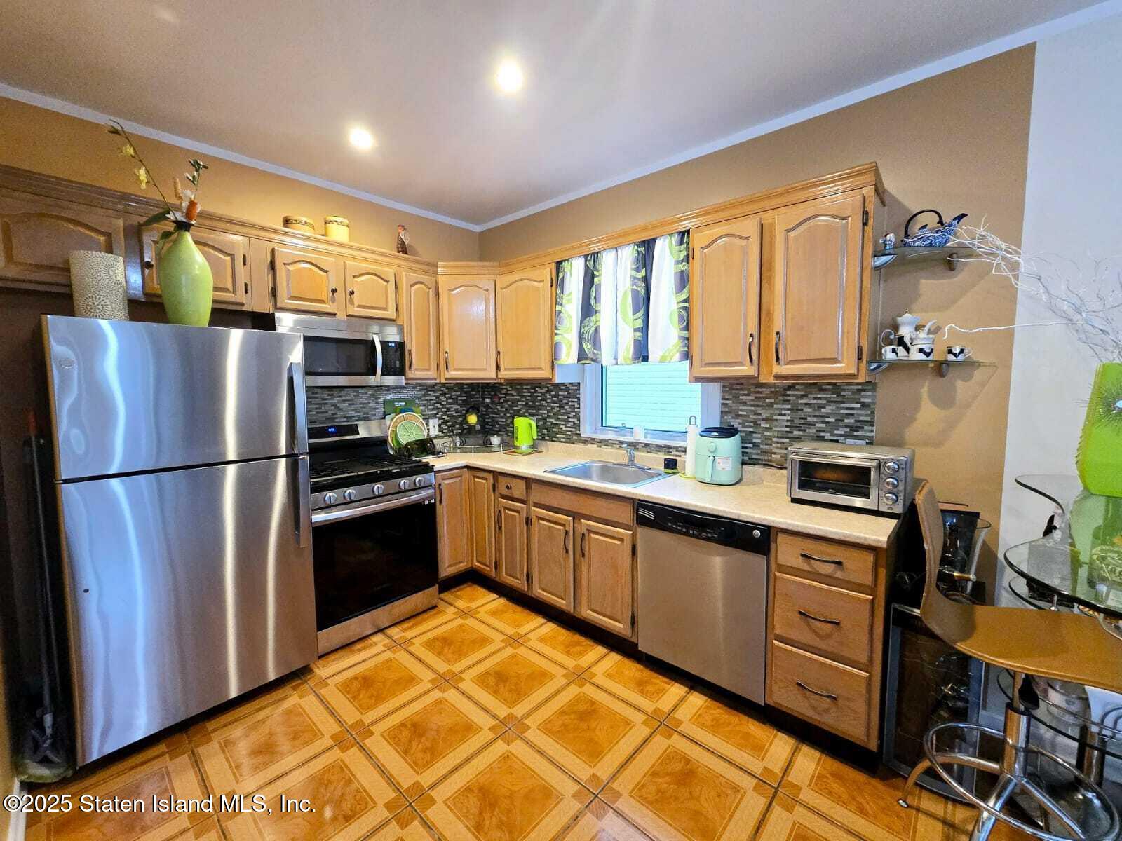 329 Olympia Boulevard #B, Staten Island, New York image 6