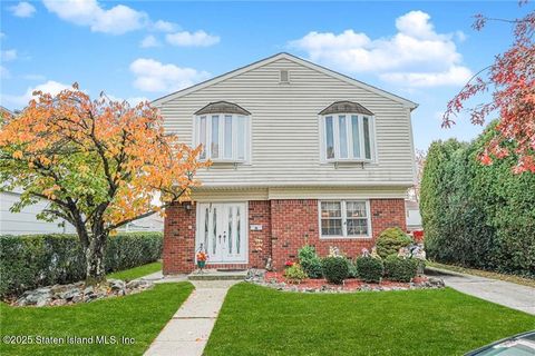 Photo of 38 Bleeker Place, Staten Island, NY 10314 (MLS # 2506488)