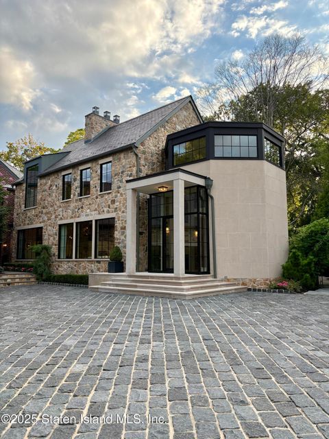 Photo of 176 Benedict Road, Staten Island, NY 10304 (MLS # 2505883)