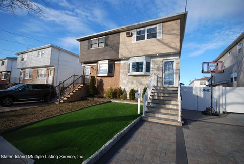 Photo of 521 Naughton Avenue, Staten Island, NY 10305 (MLS # 1160764)