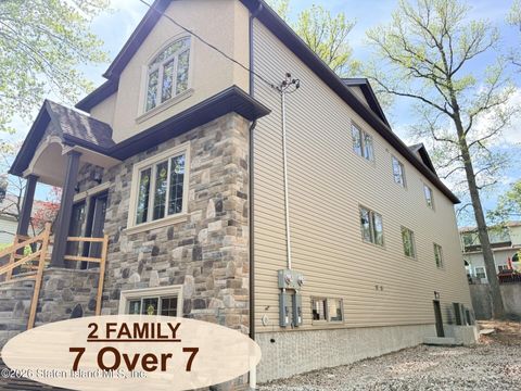 Photo of 487 Woodrow Road, Staten Island, NY 10312 (MLS # 2602224)