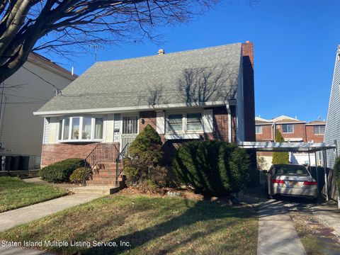 Photo of 109 St Johns Avenue, Staten Island, NY 10305 (MLS # 1161187)