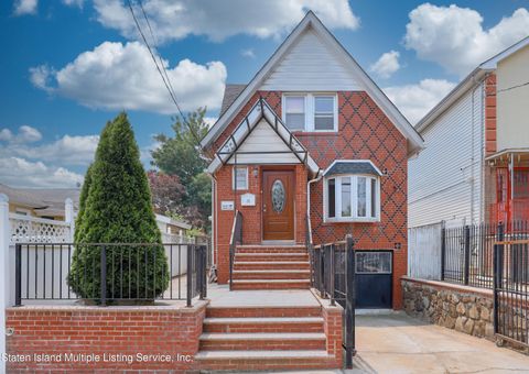 Photo of 10 Ellington Street, Staten Island, NY 10304 (MLS # 1162440)