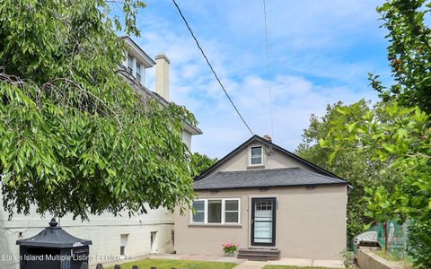 Photo of 333 Clifton Avenue, Staten Island, NY 10305 (MLS # 1162607)