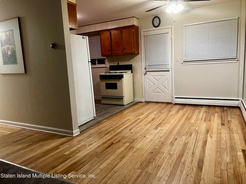 Photo of 822 Manor Road #1, Staten Island, NY 10314 (MLS # 1165549)