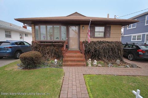 Photo of 151 Thornycroft Avenue, Staten Island, NY 10312 (MLS # 2400595)