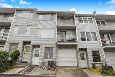 Photo of 16 Vogel Loop, Staten Island, NY 10314 (MLS # 1165409)