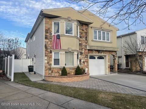 Photo of 24 Purdue Court #Side, Staten Island, NY 10314 (MLS # 2500272)