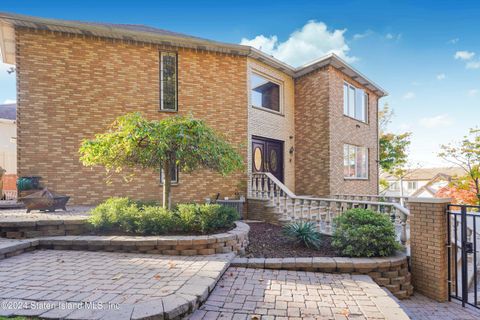 Photo of 120 Bolivar Street, Staten Island, NY 10314 (MLS # 2405972)