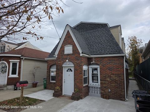 Photo of 118 Winham Avenue, Staten Island, NY 10306 (MLS # 2506633)