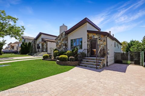 Photo of 82 Watkins Avenue, Staten Island, NY 10312 (MLS # 1162950)