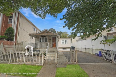 Photo of 135 Bionia Avenue, Staten Island, NY 10305 (MLS # 1158834)