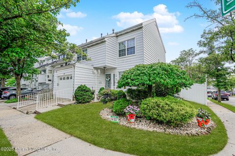 Photo of 214 Forest Green, Staten Island, NY 10312 (MLS # 2503885)