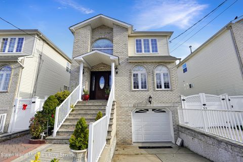Photo of 497 Willowbrook Road, Staten Island, NY 10314 (MLS # 1165661)