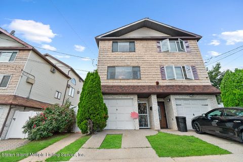 Photo of 3 Ledyard Place, Staten Island, NY 10305 (MLS # 1156808)