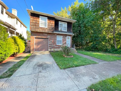 Photo of 320 Vineland Avenue, Staten Island, NY 10312 (MLS # 1164591)