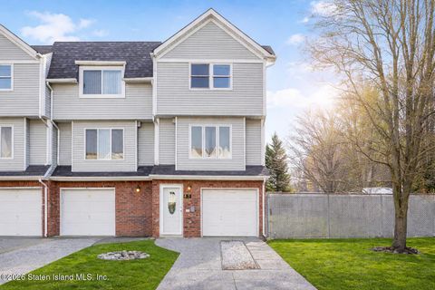 Photo of 43 Westport Lane, Staten Island, NY 10314 (MLS # 2600181)