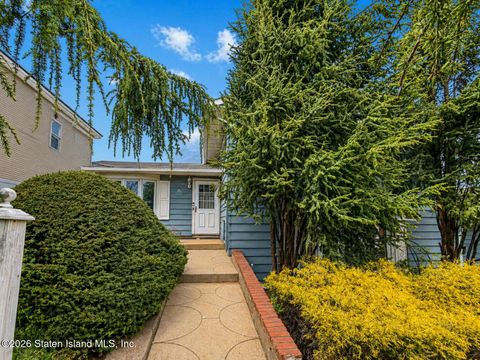 Photo of 229 Saint Johns Avenue, Staten Island, NY 10305 (MLS # 2602432)