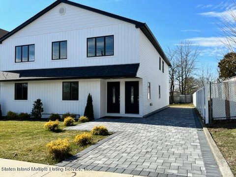 Photo of 650 Marcy Avenue, Staten Island, NY 10309 (MLS # 1160814)