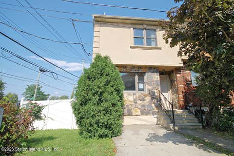 Townhouse For Sale - 5 Abbey Road<br/> Staten Island, NY 10308