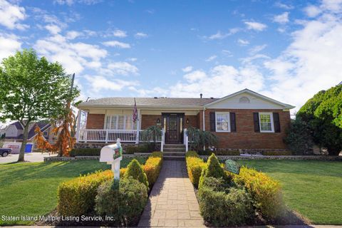 Photo of 1634 Arden Avenue, Staten Island, NY 10312 (MLS # 2401489)