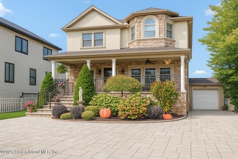 Photo of 63 Finlay Avenue, Staten Island, NY 10309 (MLS # 2506126)